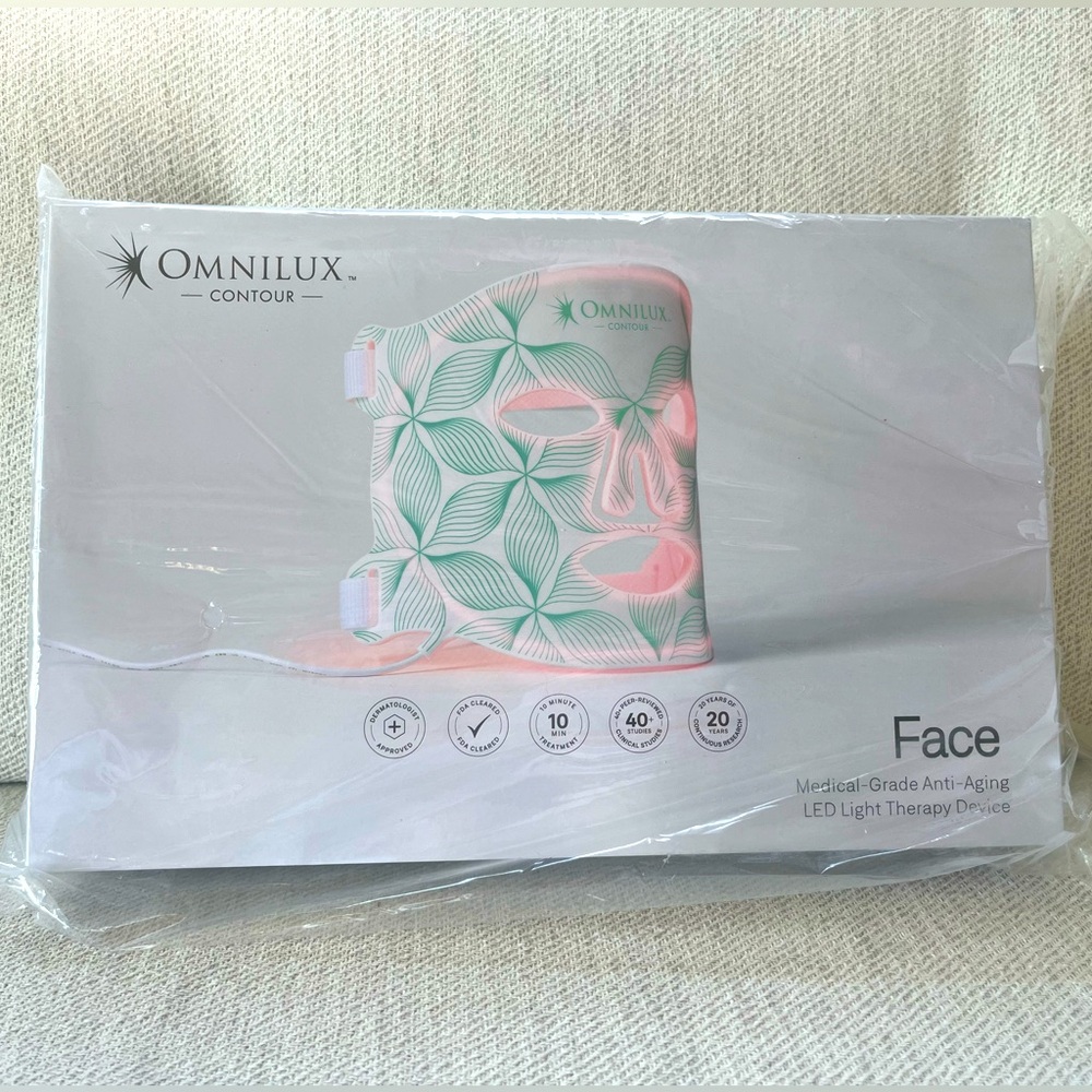 NWT OMNILUX CONTOUR FACE MASK